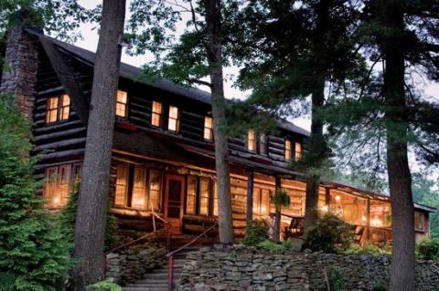 Exterior Photo of Gateway Lodge